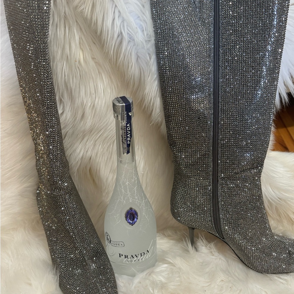 Holiday Hit—-Glittering Silver Heeled Boots